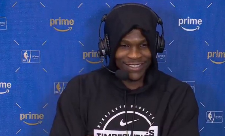 开云-被韦德打趣偷学欧洲步&amp;挂挡拆！华子：你年纪轻轻就夺冠 我得看齐