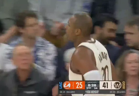 开云-霍福德底角三分也投进，勇士第二节41-25领先16分打停快船